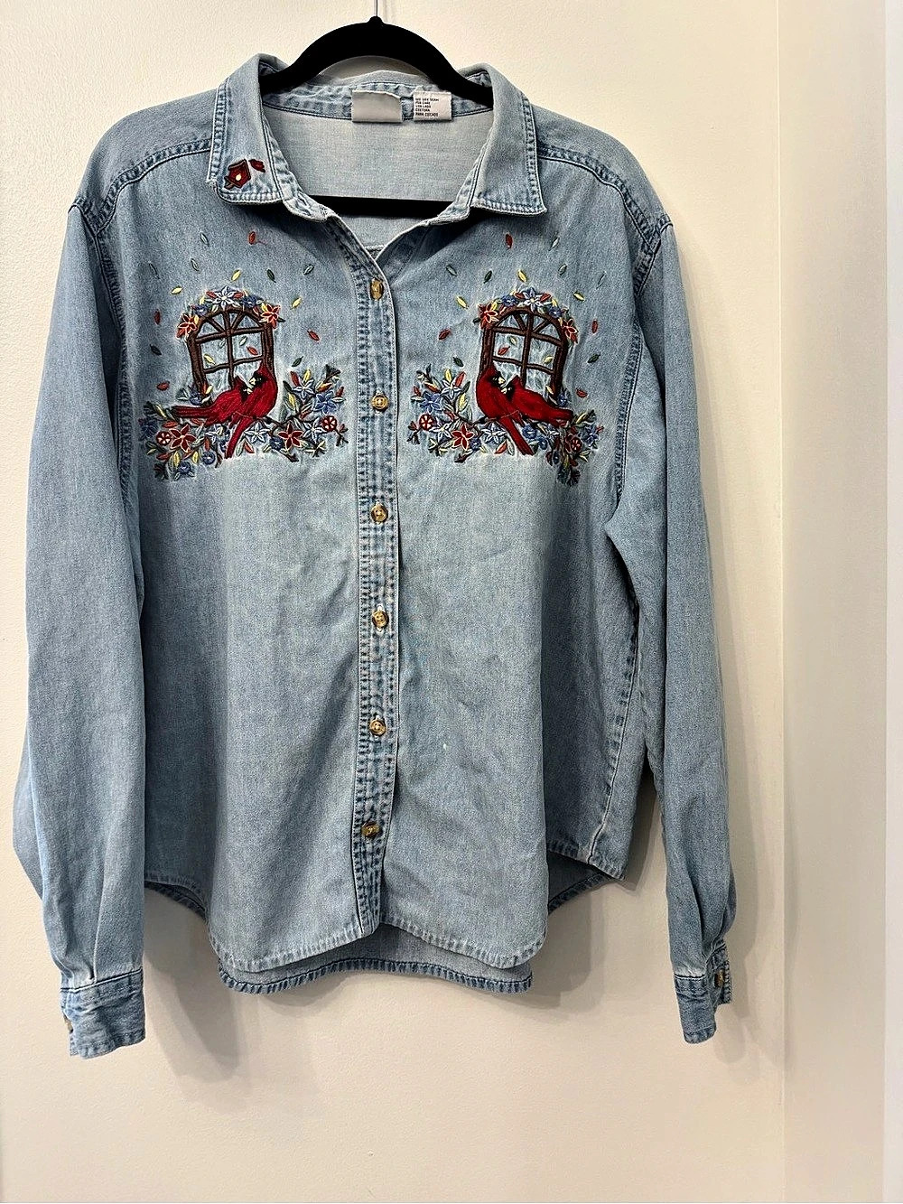 Bobbie Brooks Vintage Light Wash Embroidered Denim Button Down Shirt in Blue XL